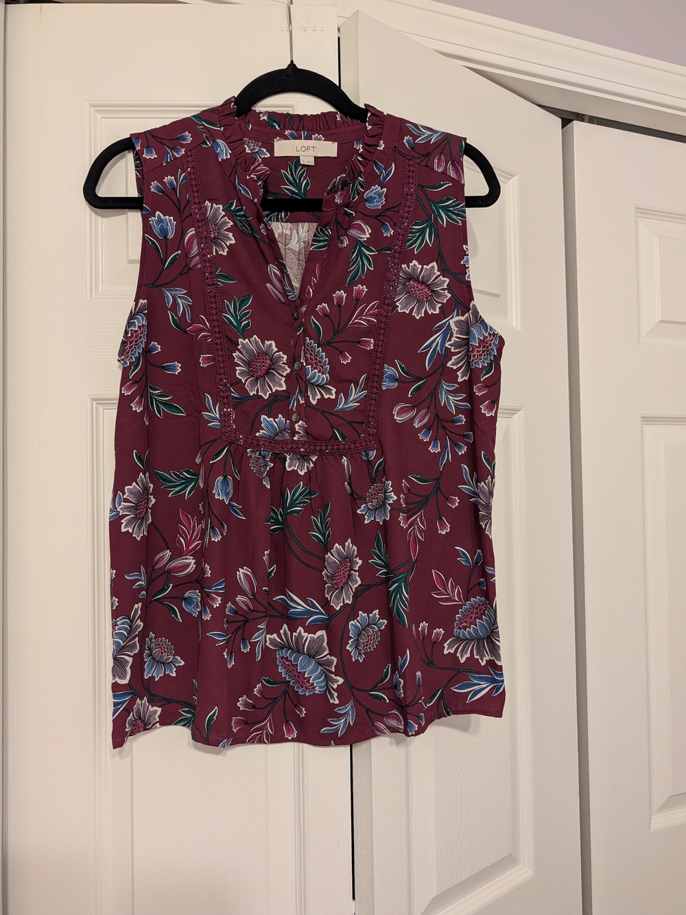 LOFT Sleeveless Floral V-Neck Camisole in Berry Plum